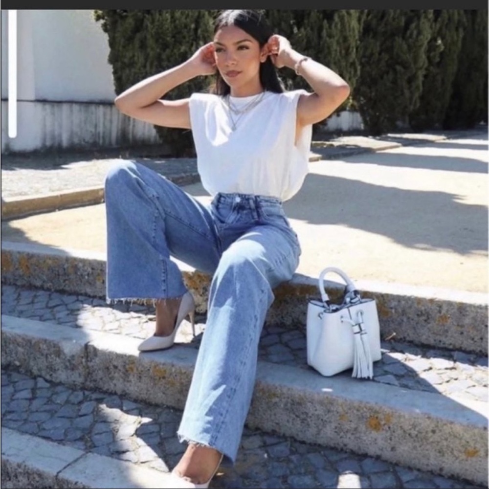 NWOT ZARA HIGH RISE WIDE LEG MEDIUM WASH FRAYED HEM JEANS SIZE 10